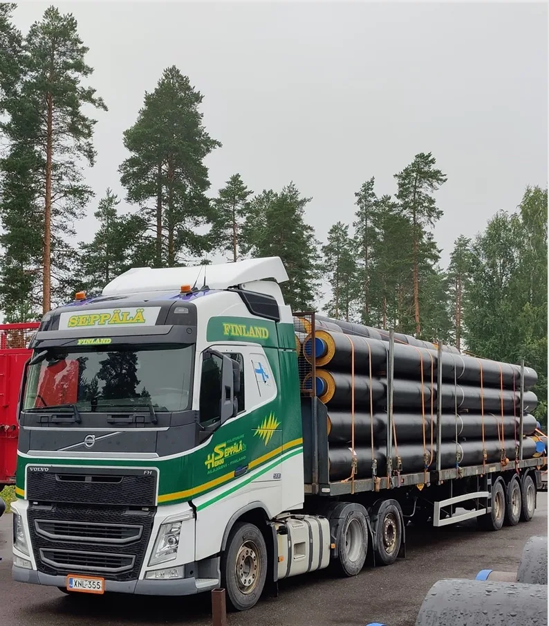 Volvo FH puutavaralla